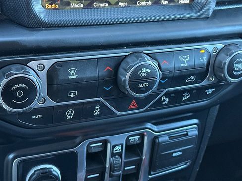 Used 2019 Jeep Wrangler Unlimited Sahara w/ Quick Order Package 24M Moab image 20