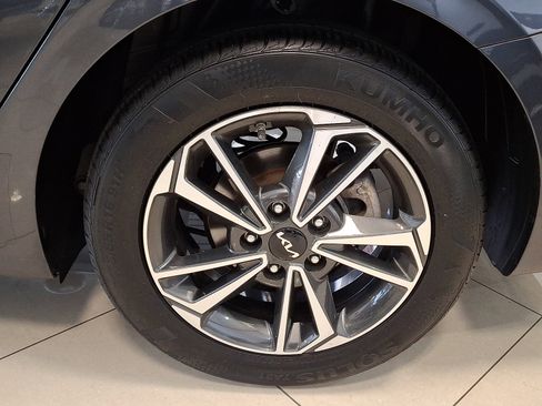 Used 2023 Kia Forte LXS w/ LXS Technology Package FWD image 7