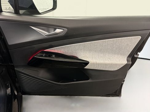 Used 2023 Volkswagen ID.4 Pro image 33