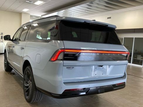 New 2025 Lincoln Navigator L Reserve w/ Jet Appearance Package image 5