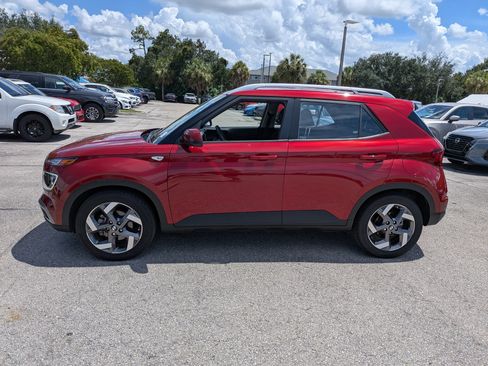 Used 2025 Hyundai Venue Limited FWD image 7