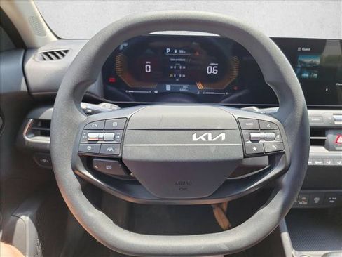 Used 2025 Kia K4 FWD image 19