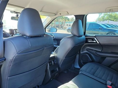 Used 2023 Mitsubishi Outlander SE image 15