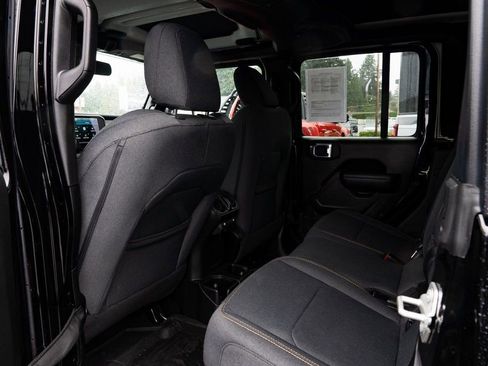 Used 2024 Jeep Gladiator Sport AWD/4WD image 21