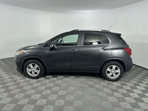 Used 2020 Chevrolet Trax LT w/ LT Convenience Package FWD image 5