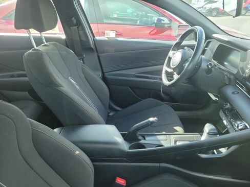 Used 2025 Hyundai Elantra Sport image 8