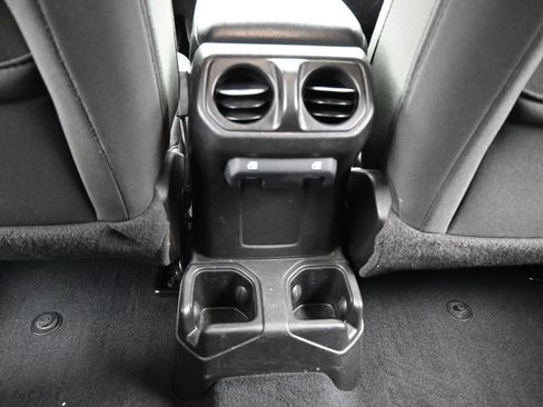 Used 2022 Jeep Wrangler Unlimited Sport AWD/4WD image 35