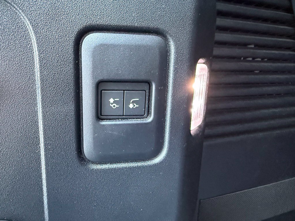 Used 2024 Land Rover Defender 130 X AWD/4WD image 21