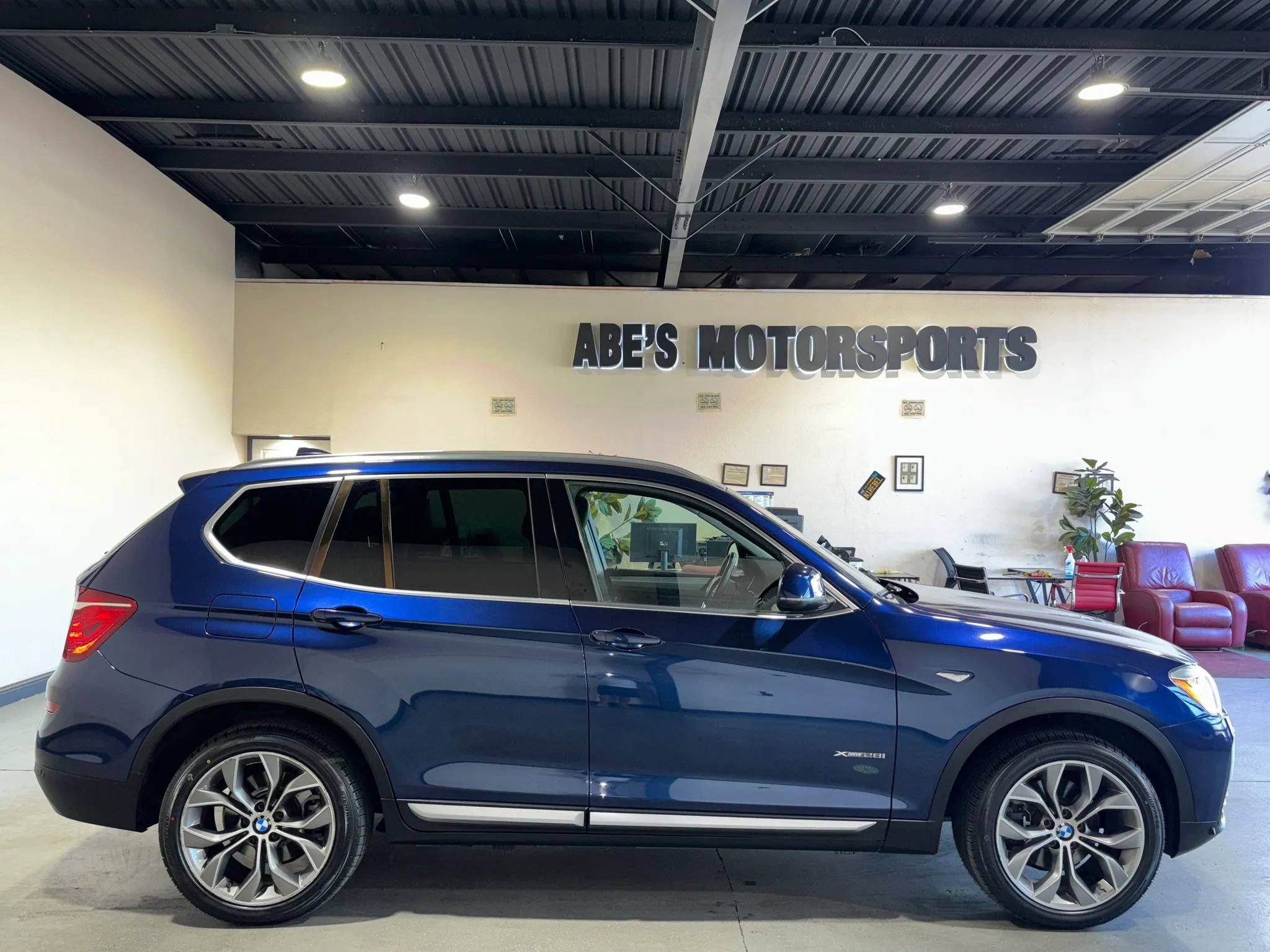 Used 2016 BMW X3 xDrive28i AWD/4WD image 4
