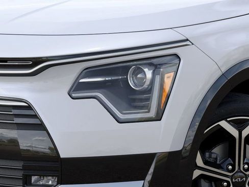New 2025 Kia Niro EX Touring image 11