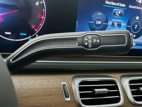 New 2026 Mercedes-Benz GLS 580 4MATIC image 17