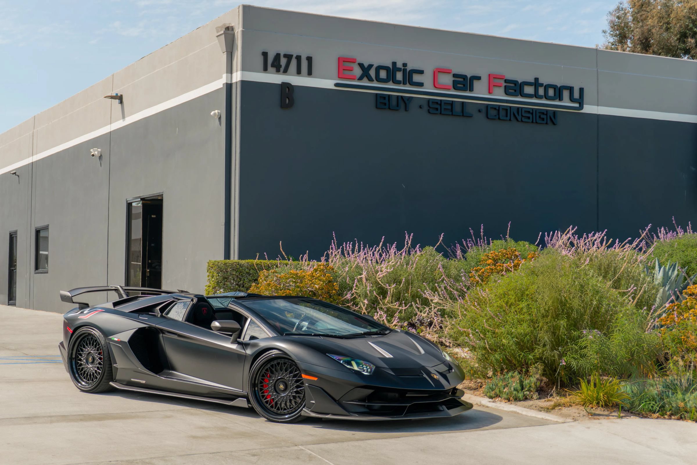 Used 2020 Lamborghini Aventador SVJ AWD/4WD image 1