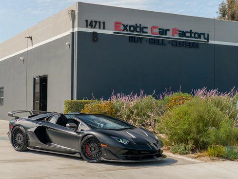 Used 2020 Lamborghini Aventador SVJ AWD/4WD image 1