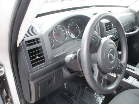 Used 2012 Jeep Liberty Sport AWD/4WD image 12