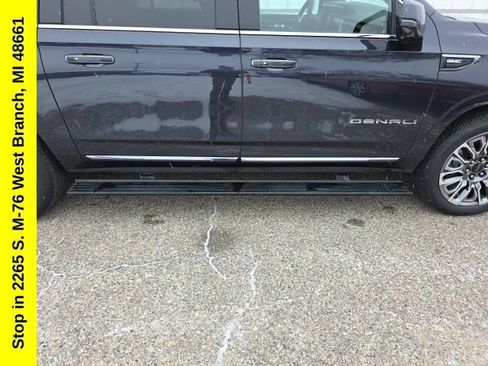 Used 2024 GMC Yukon XL Denali Ultimate w/ LPO, Floor Liner Package AWD/4WD image 31