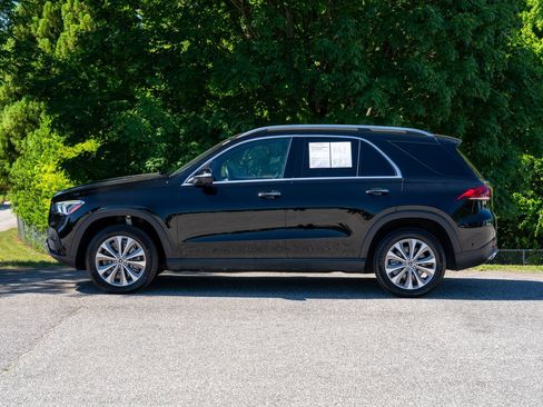 Used 2022 Mercedes-Benz GLE 450 4MATIC w/ Premium Package image 3