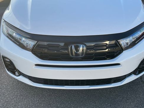 Used 2025 Honda Odyssey Elite image 2