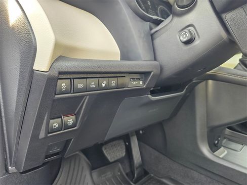 Used 2025 Toyota Sienna Platinum image 20