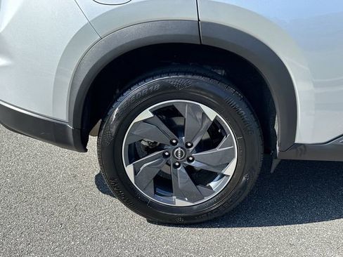 Certified 2025 Nissan Rogue SV FWD image 19