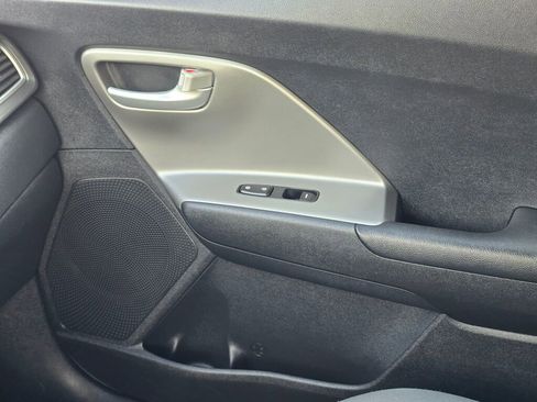 Used 2019 Kia Niro LX image 37