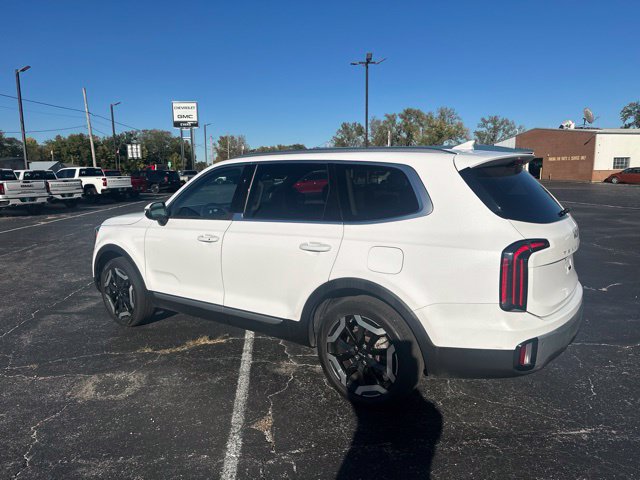 Used 2024 Kia Telluride EX FWD image 2