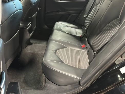 Used 2019 Toyota Camry SE w/ Carpet Mat Package FWD image 11