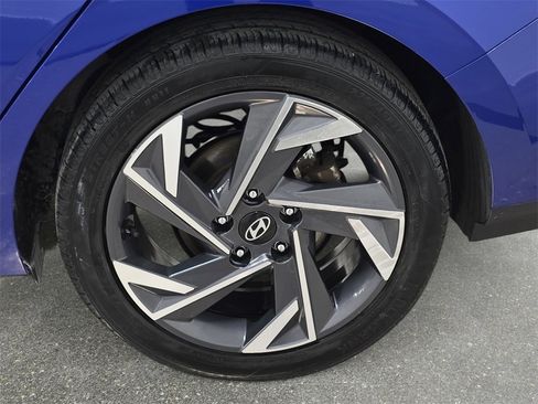 Used 2024 Hyundai Elantra Limited image 33