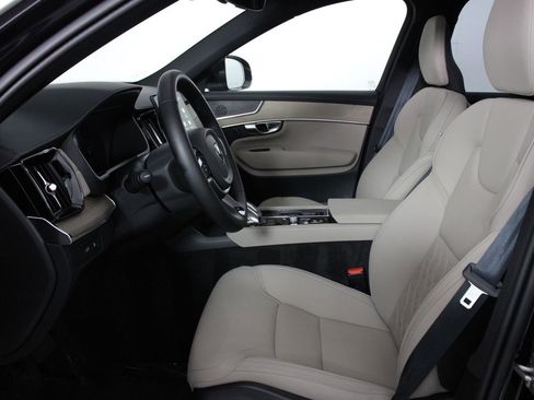 Certified 2025 Volvo XC90 T8 Plus AWD/4WD image 31