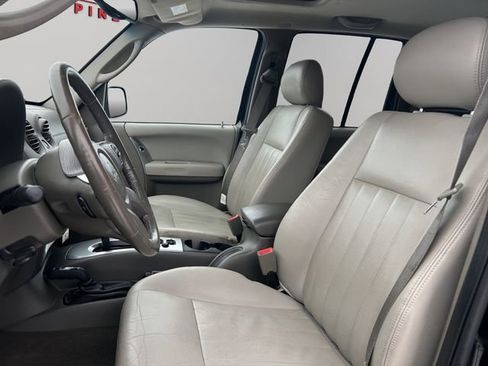 Used 2005 Jeep Liberty Limited image 11