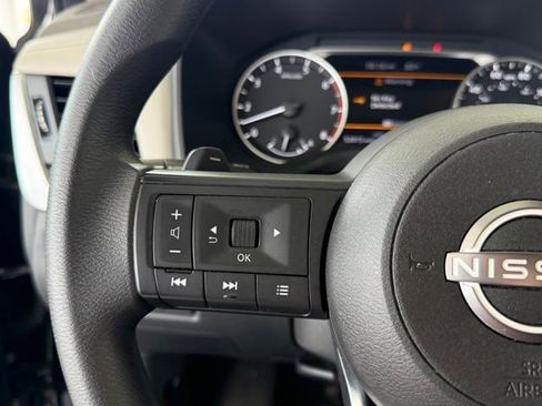 Used 2024 Nissan Rogue SV AWD/4WD image 16