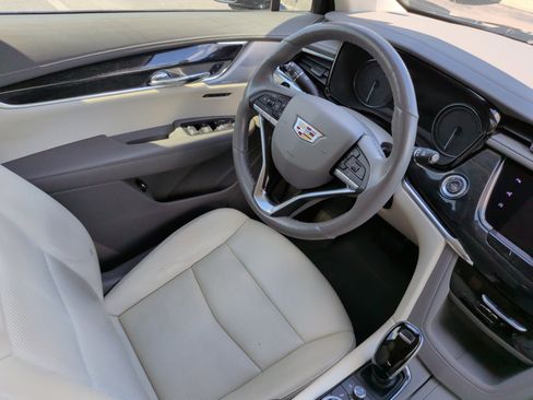 Used 2020 Cadillac XT6 Premium Luxury image 36