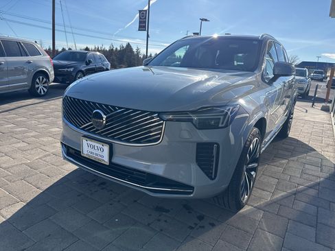 Used 2025 Volvo XC90 T8 Ultra w/ Protection Package Premier image 3