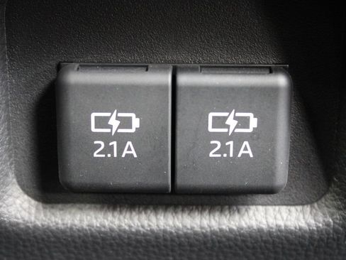 Used 2021 Toyota RAV4 XLE Premium AWD/4WD image 15
