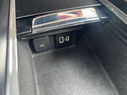 Used 2023 Lincoln Corsair Reserve w/ Rear Removable Package Tray image 32