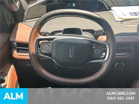 Used 2025 Lincoln Navigator Reserve AWD/4WD image 28