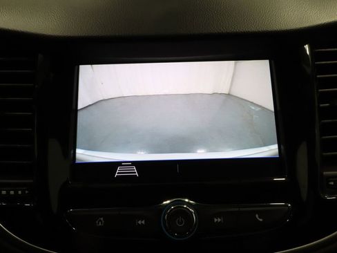 Used 2020 Chevrolet Trax LT w/ LT Convenience Package AWD/4WD image 24