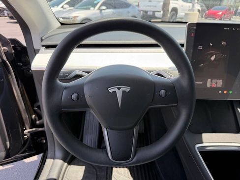 Used 2024 Tesla Model Y 2WD image 23