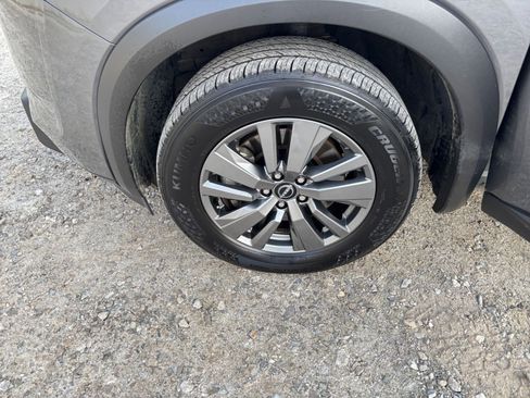 Used 2025 Nissan Pathfinder SV image 30