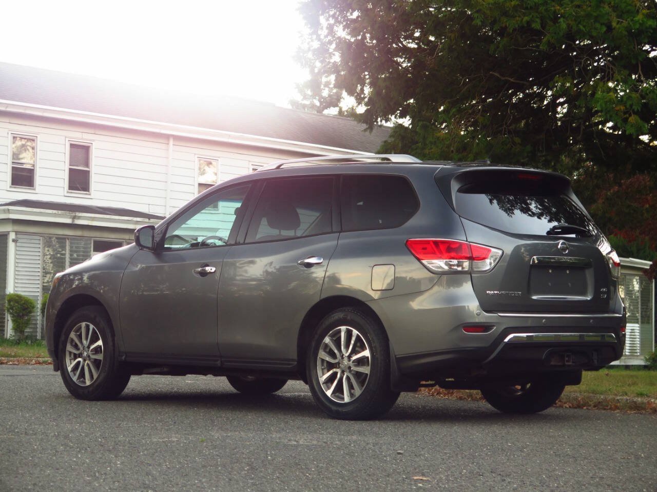Used 2015 Nissan Pathfinder SV w/ Trailer Tow Package FWD image 3