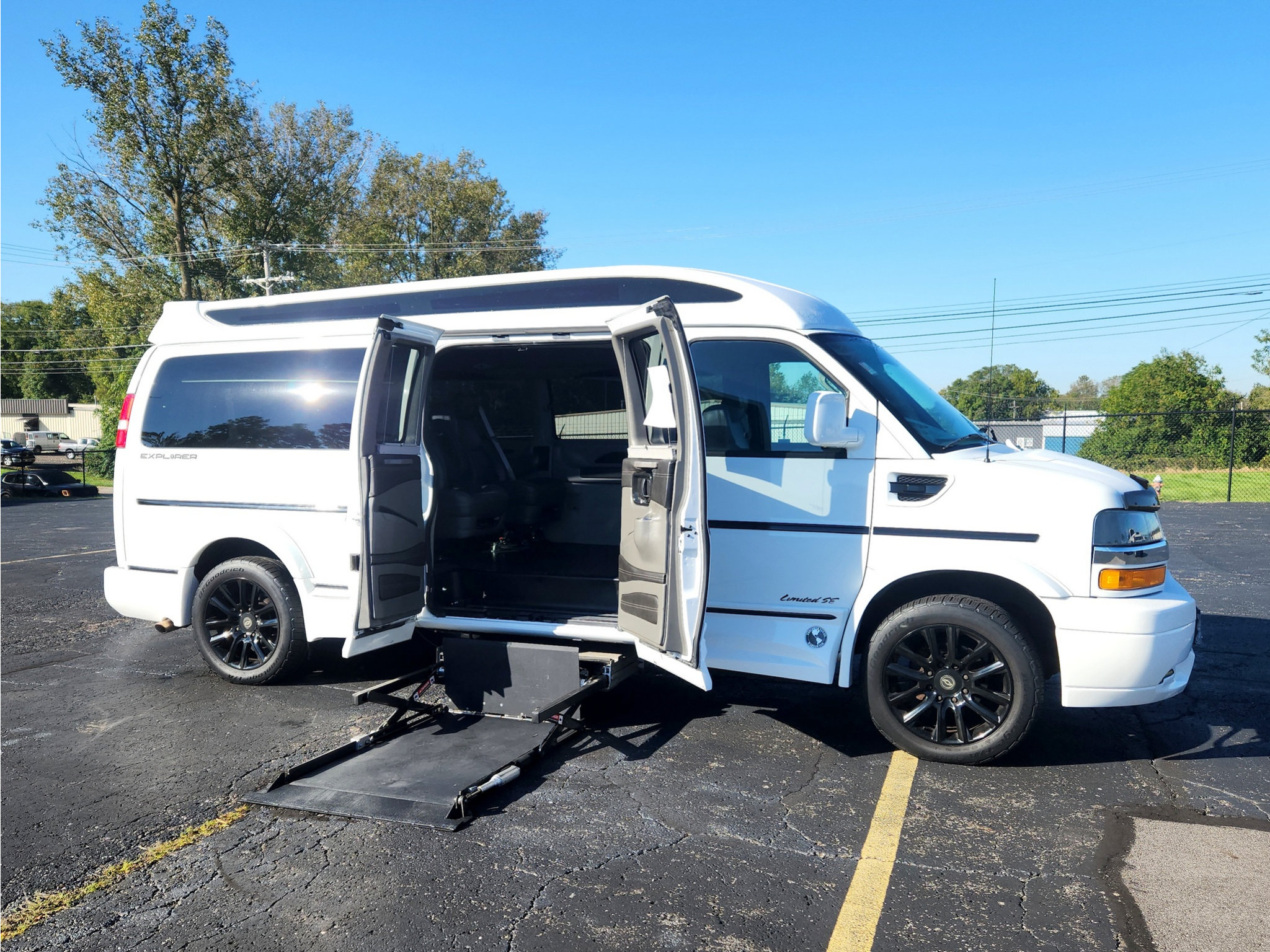 Used 2020 Chevrolet Express 2500 Extended w/ Enhanced Convenience Package RWD image 16