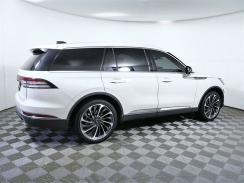 Certified 2025 Lincoln Aviator Reserve w/ Illumination Package image 9