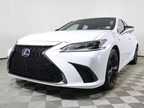 Certified 2022 Lexus ES 300h F Sport image 2
