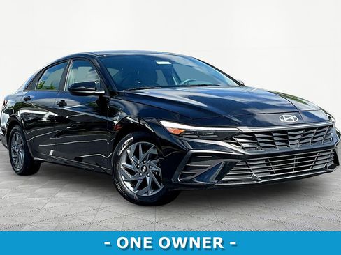 Used 2024 Hyundai Elantra SEL FWD image 3