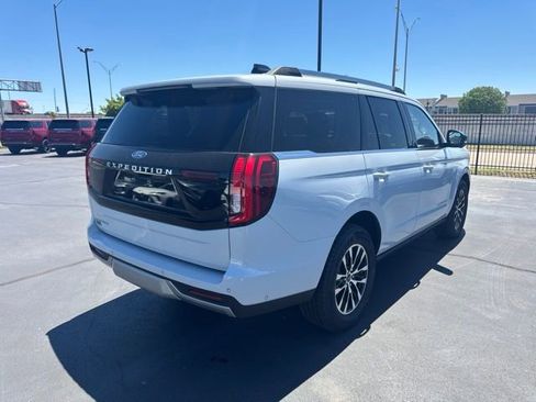 Used 2025 Ford Expedition Platinum AWD/4WD image 3
