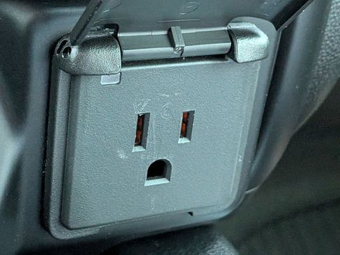 Used 2020 Chevrolet Silverado 1500 High Country w/ Technology Package image 24