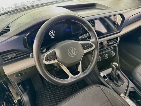 Used 2023 Volkswagen Taos SE w/ Panoramic Sunroof Package FWD image 13