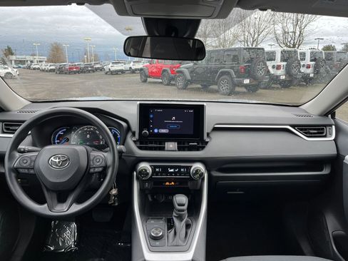 Used 2025 Toyota RAV4 LE image 32