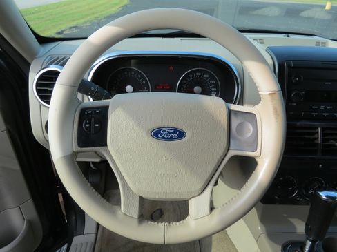 Used 2007 Ford Explorer XLT image 11