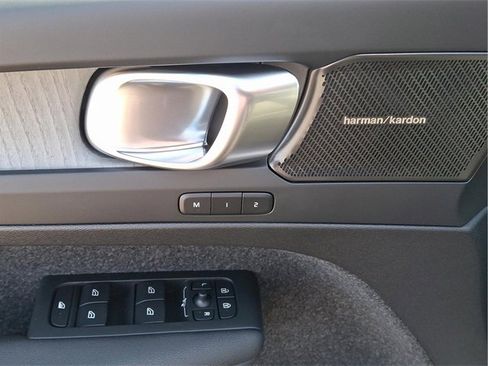 New 2025 Volvo XC40 B5 Plus w/ Protection Package Premier image 10