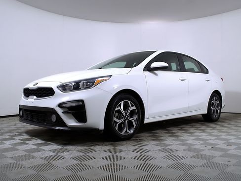 Used 2021 Kia Forte LXS FWD image 2
